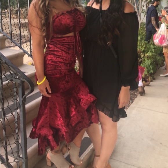 Two piece velvet red skirt and crop top - Picture 5 of 5